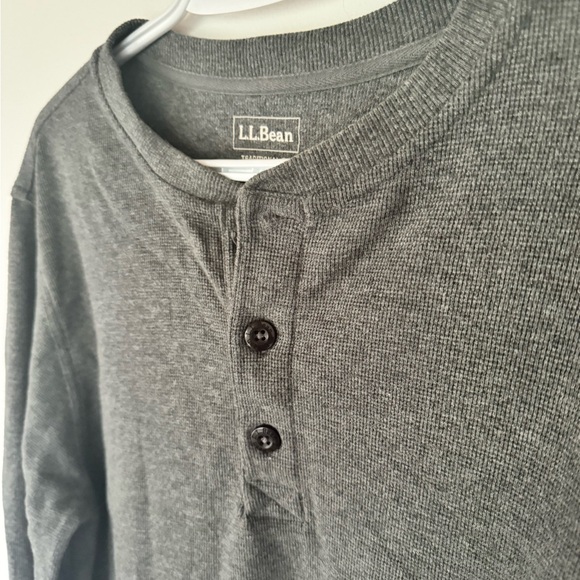Men’s L.L Bean Henley. Size M - Picture 3 of 3